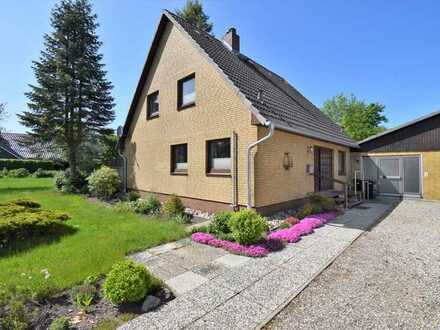 Einfamilienhaus mit großem Grundstück, Doppelgarage und Keller ruhiger Lage von Böklund