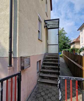 Freist. Haus mit 8,5 Zimmern in ruhiger zentraler Lage, mit kl. Garten, auch als Kapitalanlage ***