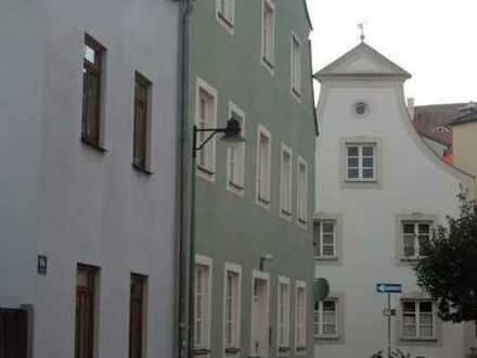 Geschmackvolle 2-Raum-Wohnung mit Balkon und Einbauküche in Ingolstadt