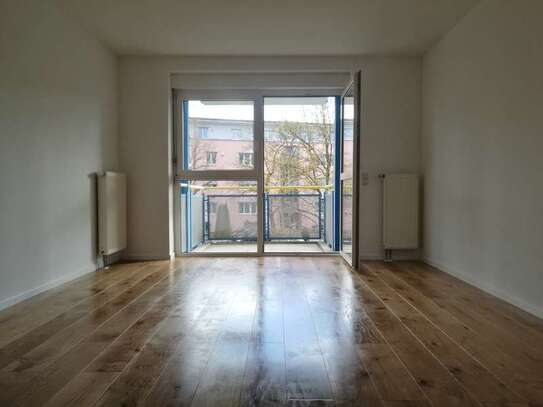 Ruhige 2-Zi-Wohnung mit Süd-Balkon und Einbauküche in Augsburg Pferrsee