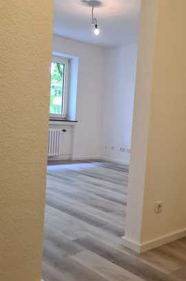 ERSTBEZUG NACH SANIERUNG IN EIN KLEINES, FEINES APARTMENT MIT DUSCHBAD UND BALKON