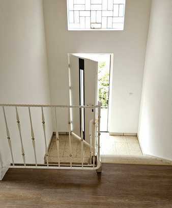 Moderne Maisonette mit Panoramablick in ruhiger Lage