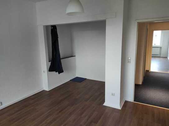 Modernisierte Wohnung mit zwei Zimmern und EBK in Braunschweig