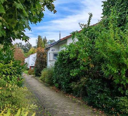 Schöne 3,5-Zimmer-DG-Wohnung mit Terrasse, Balkon und EBK in Reutlingen