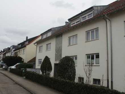Lichtdurchflutete 3-Zimmer-DG-Wohnung mit EBK in Stuttgart Weilimdorf