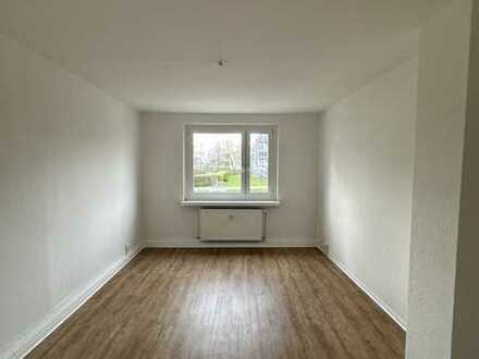 helle 3-Raum-Wohnung, Duschbad mit Fenster, Keller, EBK mgl.