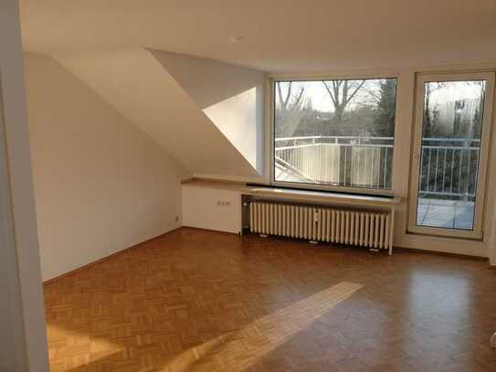 2-Zimmer-Dachgeschosswohnung mit Balkon in Düsseldorf Kaiserswerth