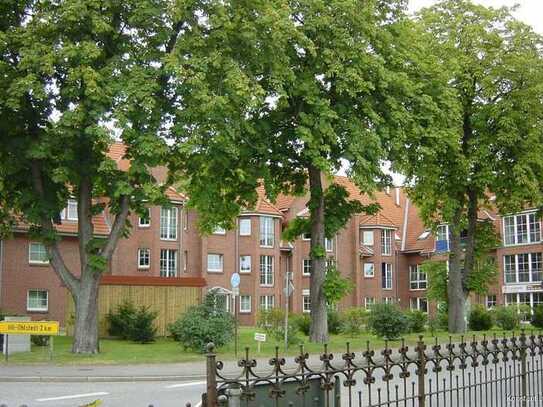 Frisch gestrichene 2-Zimmer-Erdgeschosswohnung mit eigener Terrasse und Einbauküche in Ammersbek