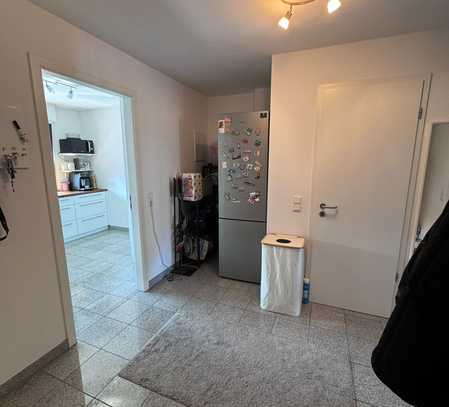 Attraktive 4-Zimmer-Maisonette-Wohnung mit Balkon in Worringen, Köln