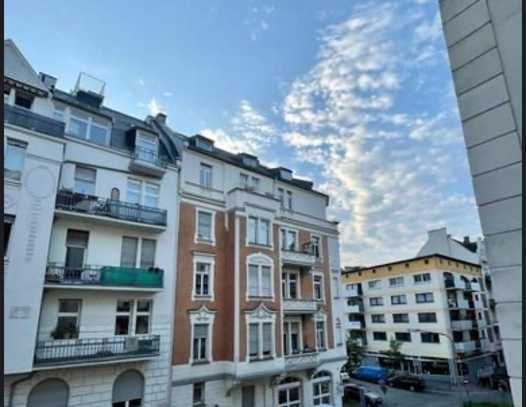 Sanierte 2-Raum-Wohnung mit Balkon und Einbauküche in Wiesbaden