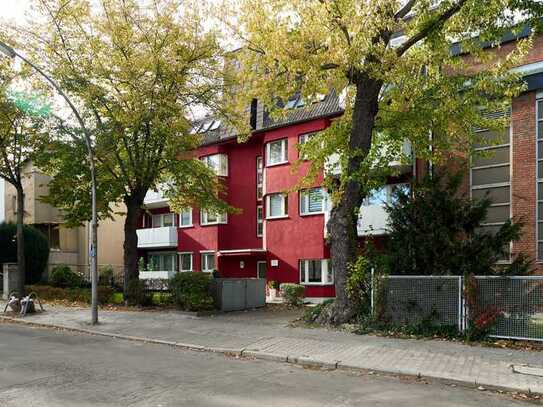 Stilvoll sanierte und möblierte Wohnung mit Balkon in zentraler Lage von Steglitz