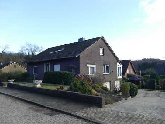 Einfamilienhaus in ruhiger Sackgassenlage (Hanglage)