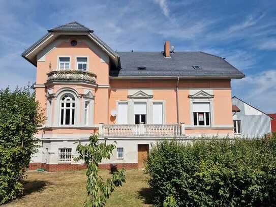 3-R-W * Villa * großer Balkon * sep. Eingang * Stellplatz