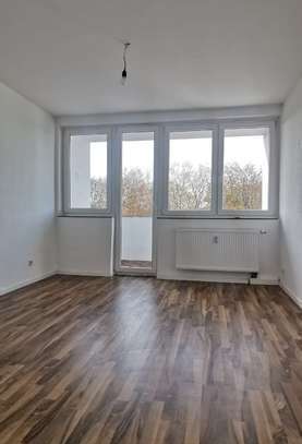 3 Zimmer in der 3. Etage *Otto-Hue-Str. 133*