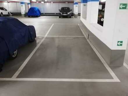 Kfz- Stellplatz in der Tiefgarage Erba zu vermieten