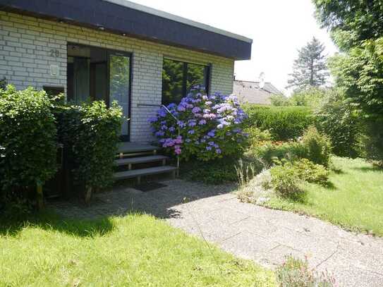 Haus im Haus. Großzügige Wohnung mit halb umlaufender Terrasse und Garten!