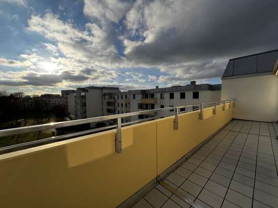 Ruhige 2 Zimmer Wohnung mit Balkon im 4. OG mit Aufzug in Bogenhausen/Oberföhring