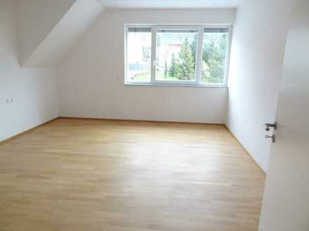 Neuwertige 4,5-Zimmer-Wohnung mit Balkon in Eningen