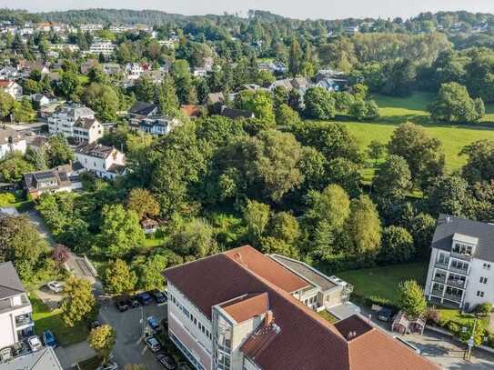 Bergisch Gladbach: Unbebautes Baugrundstück in exponierter Lage für Mehrfamilienhäuser oder Gewerbe