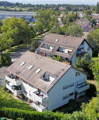 Helle 2-Zimmer Wohnung im DG links mit gr. Südbalkon am Südring