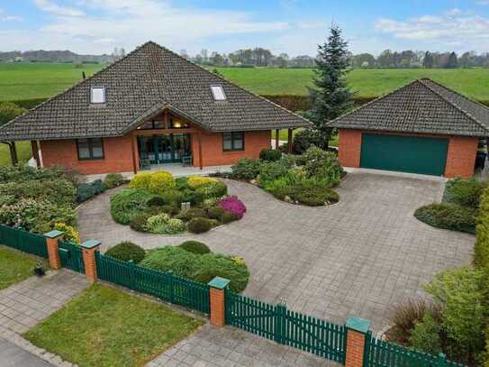 Niedersachsen-Visselhövede: Architektenhaus mit Doppelgarage und großzügigem Garten in ruhiger Lage