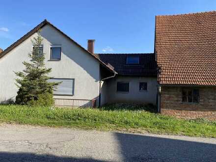 Mehrgenerationenhaus mit Scheune und Doppelgarage und großem Grundstück in Welzheim-Breitenfürst