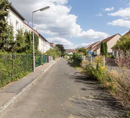 HOMESK - Sanierungsbedürftige Doppelhaushälfte mit ca. 1.410 m² Grundstück in Britz