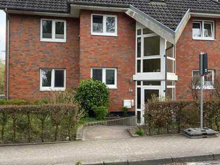 Schöne 3-Zimmer-Hochparterre-Wohnung mit Einbauküche und Balkon in Flensburg