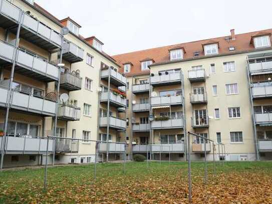 Gut geschnittene Dachgeschosswohnung mit Einbauküche in zentraler Lage von Dresden Pieschen!