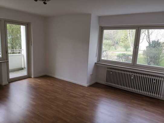 2021 vollständig renovierte 4-Zimmer-Hochparterrewohnung mit Balkon in Hadern, München