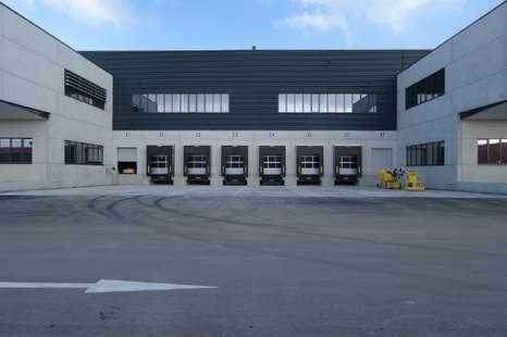 "BAUMÜLLER & CO." - ca. 2.000 m² Hallenfläche - Direkt an der A6