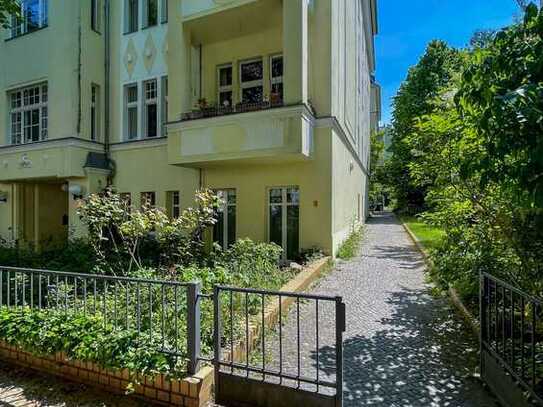 Große geräumige Altbauwohnung im Vorderhaus