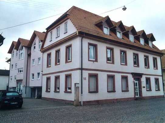 Freundliche und gepflegte 2-Zimmer-Dachgeschosswohnung in Steinweiler