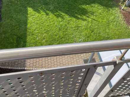 Vollständig renovierte Wohnung mit drei Zimmern sowie Balkon und Einbauküche in Mannheim