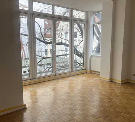 Mitten in der Stadt und trotzdem ruhig- leben im schönen Altbau