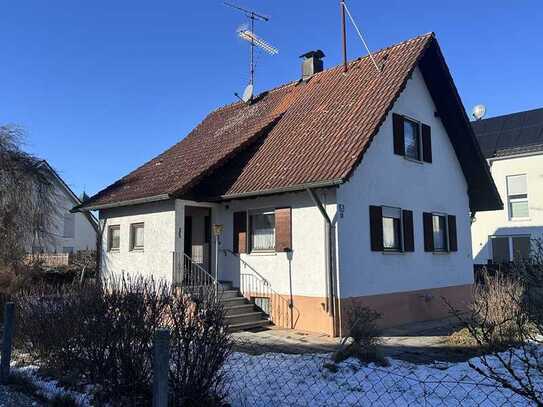 Charmantes sanierungsbedürftiges Haus auf großzügigem Grundstück in Geltendorf-Walleshausen