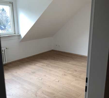 Charmante 2-Zimmer-Dachgeschosswohnung in Duisburg – Verfügbar ab 01.04.2025