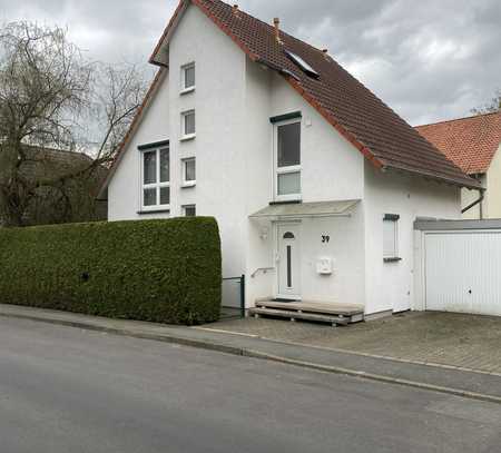 Freistehendes, gepflegtes Einfamilienhaus mit kleinem Garten in Geismar