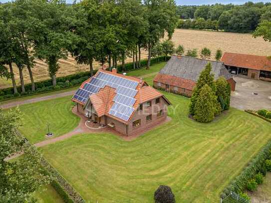 Charmantes EFH mit ELW auf großem Grundstück mit Garten, Terrasse, 2 Scheunen und Stellplätzen