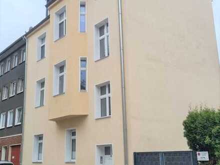 Kaufpreissenkung! Modernisiertes Mehrfamilienhaus inklusive Baugrundstück in ruhiger Seitenst