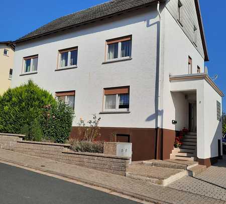 Einfamilienhaus mit Einliegerwohnung und einem weiteren Grundstück (Gesamtfläche 1093m2) in Weilburg