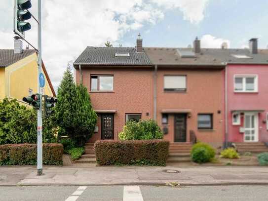 Traumhaftes REH in Mülheim-Saarn/Selbeck: Moderner Komfort, idyllische Lage und Garage
inklusive!