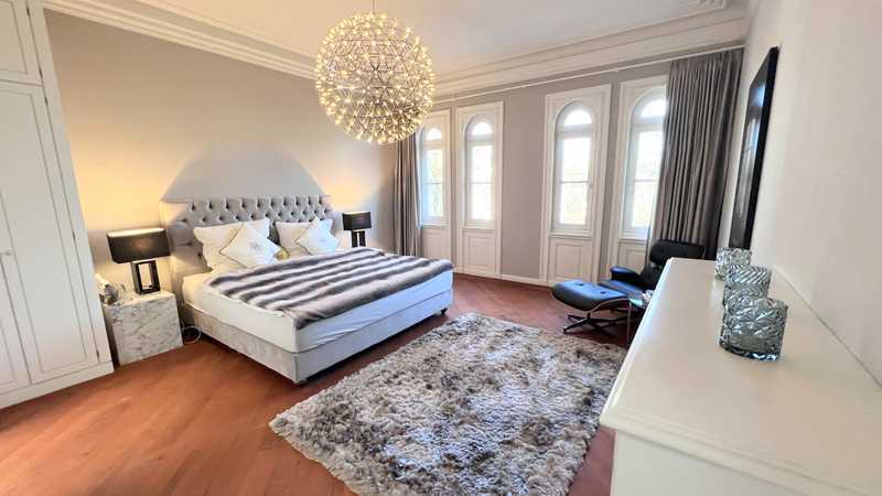 Adresslage Alster: Blumenstraße/ Agnestraße – Penthouseflair mit großem Südwestbalkon