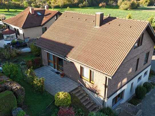 Freistehendes Haus mit Einliegerwohnung in bester Lage und Ausbaureserve