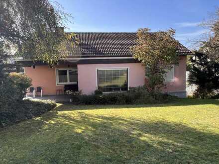 Einfamilienhaus mit möglicher ELW, Garage und unverbaubaren Burgblick