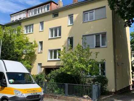 Geschmackvolle, gepflegte 2-Zimmer-Dachgeschosswohnung in Frankfurt am Main