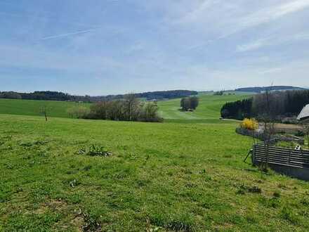 ... sehr ruhig gelegenes Grundstück mit seichter Hanglage und Bergblick für EFH ...