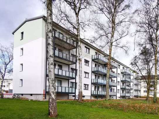 sanierte 2-Zimmer Wohnung mit großem Balkon, Einbauküche und PKW-Stellplatz