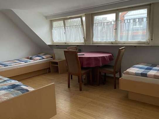 Gästezimmer mit TV, EtagenDusche/Wc, Gästeküche, Internet und gute Gaststätte im Hau