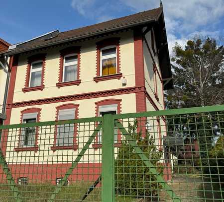 Elegantes Wohnen in Zehlendorf - Ihr Traumhaus zur Miete im Grünen *renovierungsbedürftig*